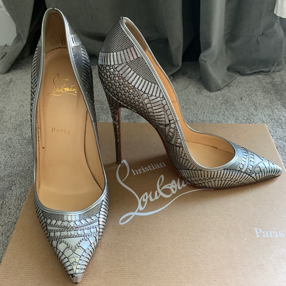 Christian Louboutin So Kate Pumps